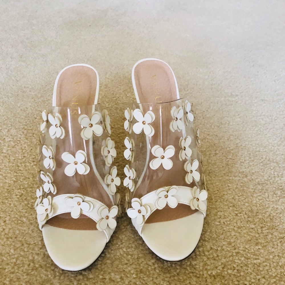 Feminine and flirty